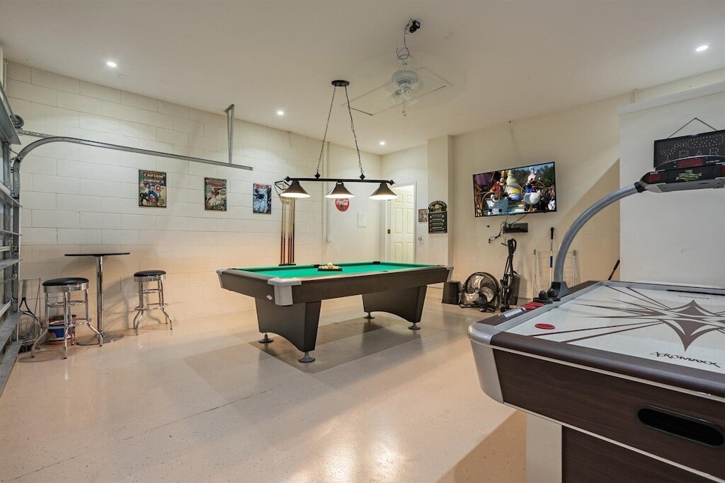 Pool table in the games room at Castaway Breeze