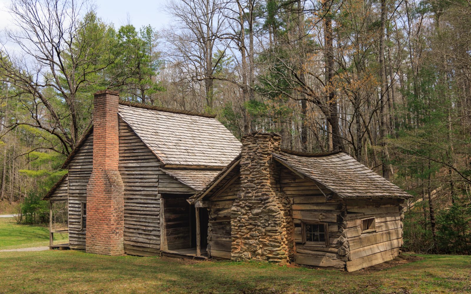 Historic wooden cabin in a green Tennessee forest